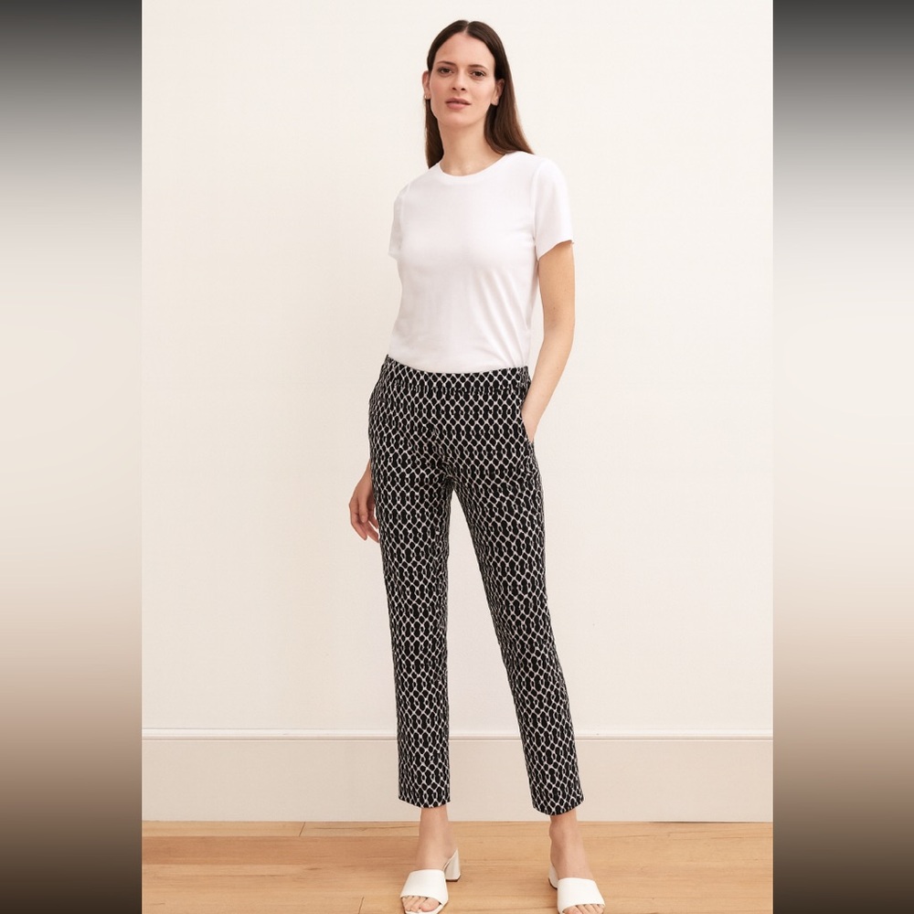 Charter Club Women’s Deepest Navy & White Pants Size 8 Tummy Slimming
